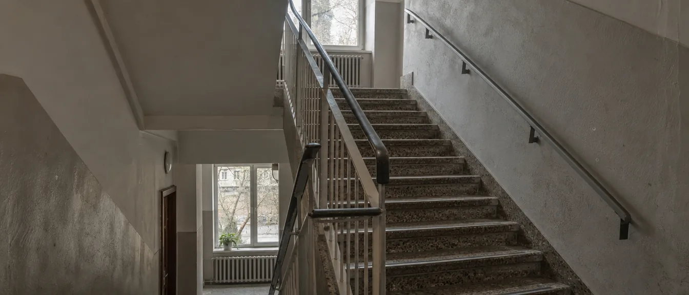 Basswood Family House, The kept staircase